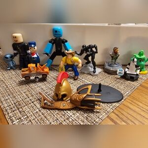 Lot of 10 Various Mini Figures (+ 3 Random Pieces For Free)